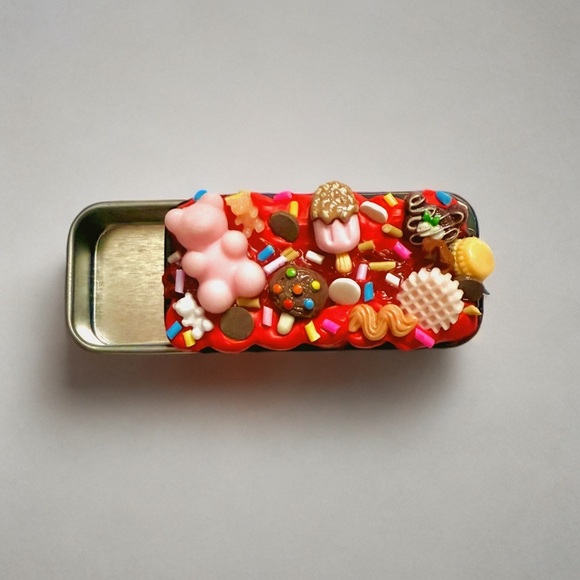 Decoden Mini Tin Box, Red Velvet Sweets Kawaii Junk Case Eyelashes Pill Holder - Picture 4 of 7